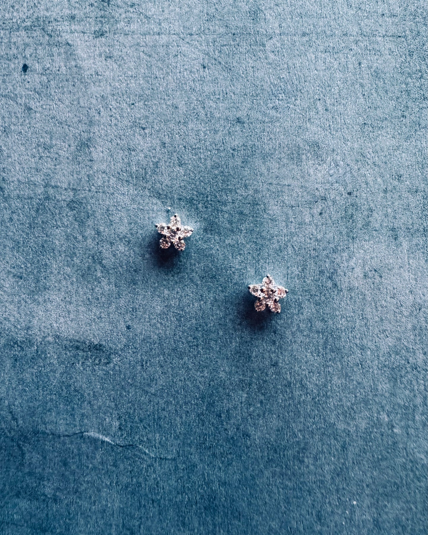 18K White Gold 5 Leaf Petal Earrings (Sale)