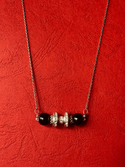 Báras Higa Ceramic I with Necklace