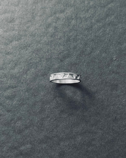 Delicate Band Ring